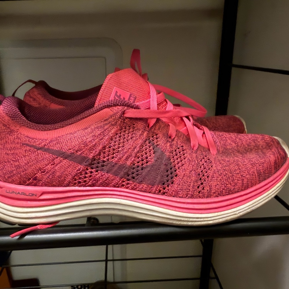 Nike Women's Pink and Purple Athletic Shoes